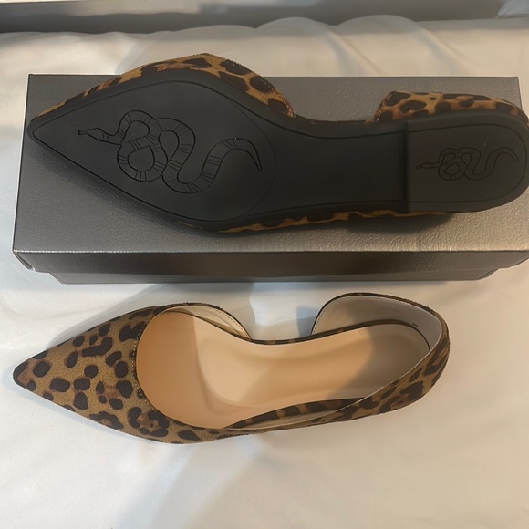 Leopard pattern point toe slip on flats - Picture 1 of 6